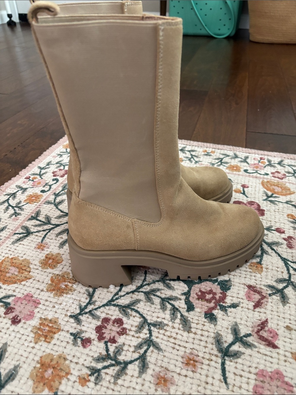 Tall Women's Suede Chelsea Boots in Beige STEVE MADDEN - Picture 2 of 7